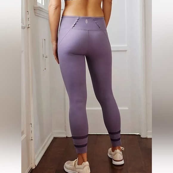 Free People Movement Genesis Scallop Eyelet Hem Legging - Picture 2 of 10